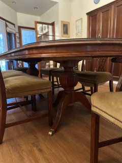 JUEGO $ 2.500.000 DE COMEDOR ESTILO SHERATON- MESA CON VIDRIO- 8 SILLAS-2 SILLONES- - comprar online