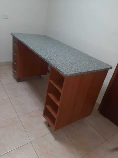 BARRA $ 400.000 MESA MULTIPROPOSITO - TAPA DE MARMOL- .76 DE LARGO X 0.78 DE ANCHO X 0.95 DE ALTO - 4 RUEDAS 6- 2 CON TRABAS- CAJONES Y ESTANTES - tienda online