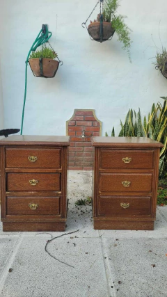 MESA $ 70.000 DE LUZ ENCHAPADAS. MEDIDAS. • ANCHO: 42 CM • PROFUNDIDAD: 35 CM • ALTO: 60 CM - 2 UNIDADES - comprar online