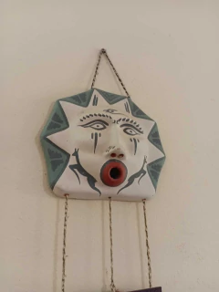 Imagen de MASCARA $28.000 LATINOAMERICANA- 26 cm de ancho X 24 cm de alto.