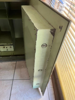 CAJA $ 350.000 FUERTE ANTIGUA – G. DE BALMA MEDIDAS: ANCHO: 50,5 CM PROFUNDIDAD: 47 CM ALTURA: 76 CM en internet