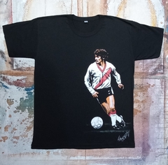 REMERA DE ENZO FRANCESCOLI PINTADA A MANO 4