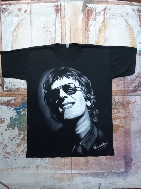 REMERA DEL FLACO SPINETTA PINTADA A MANO 3