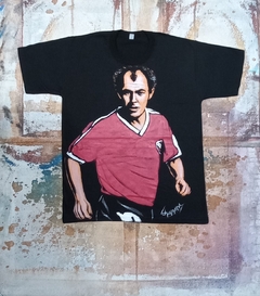 REMERA DE RICARDO BOCHINI PINTADA A MANO 2