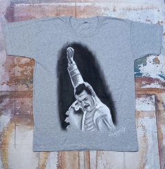 REMERA DE FREDDIE MERCURY PINTADA A MANO 3