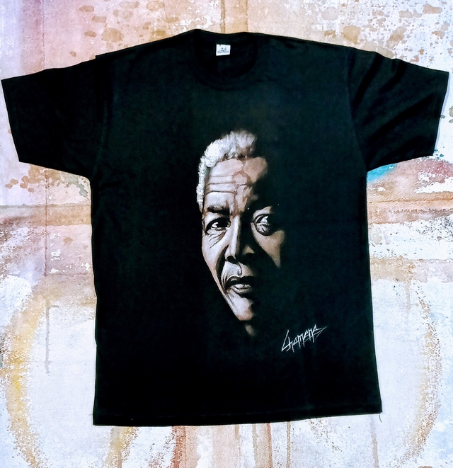 Remera De Nelson Mandela Pintada A Mano thumbnail 2