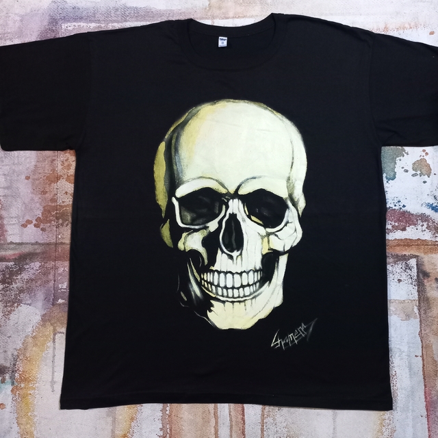 Remera De Calavera Pintada A Mano thumbnail 2