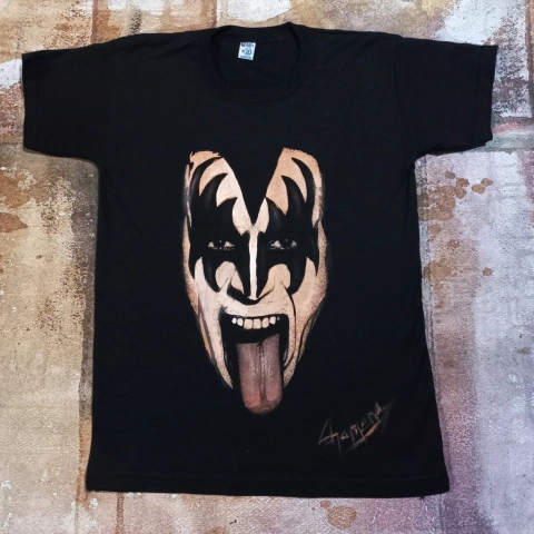 REMERA DE KISS PINTADA A MANO 2