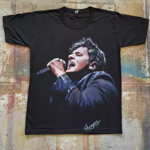 REMERA DE CIRO MARTINEZ PINTADA A MANO