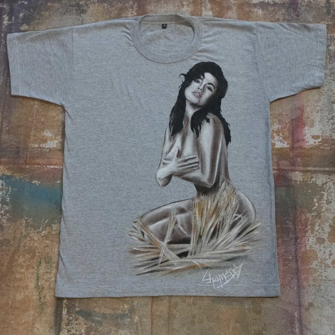 REMERA PINTADA A MANO DE LA COCA SARLI