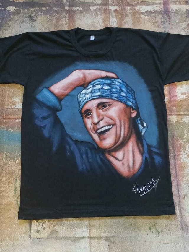 Remera De Leonardo Favio Pintada A Mano thumbnail 2