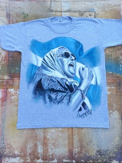 REMERA DE HEBE DE BONAFINI PINTADA A MANO 2