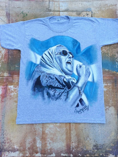 REMERA DE HEBE DE BONAFINI PINTADA A MANO 2