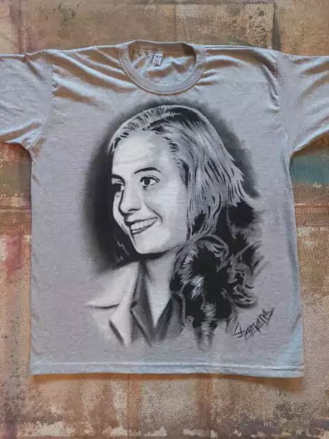 REMERA PINTADA A MANO DE EVA PERON 2