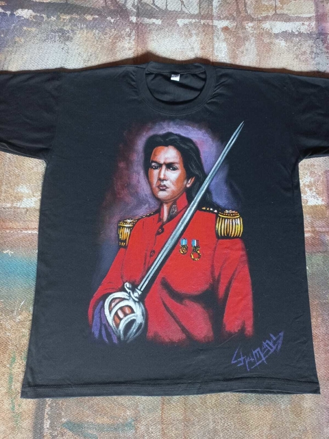 REMERA DE JUANA AZURDUY PINTADA A MANO