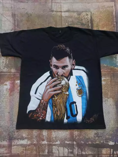 REMERA PINTADA A MANO DE MESSI 3