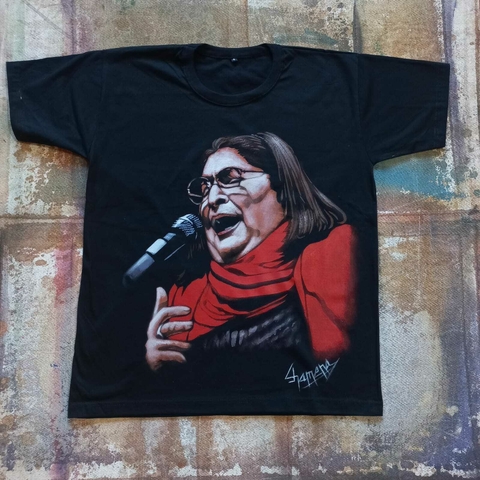 REMERA PINTADA A MANO DE MERCEDES SOSA 1