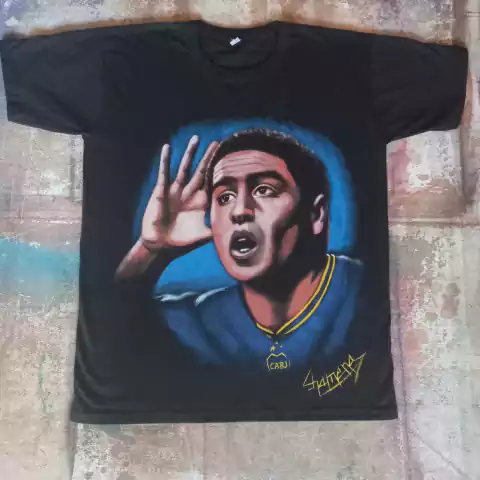 REMERA PINTADA A MANO DE JUAN ROMAN RIQUELME 1