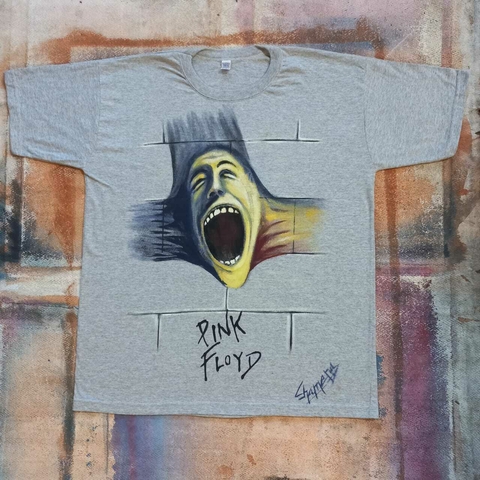 REMERA PINTADA A MANO DE THE WALL
