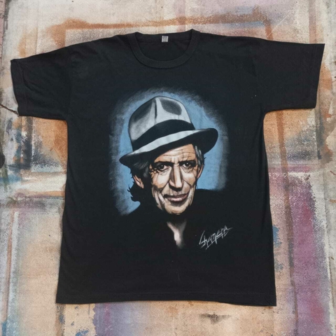 REMERA PINTADA A MANO DE KEITH RICHARDS 1