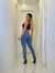 calça jeans mom Nicole na internet