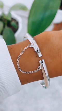 ESCLAVA CON CADENA 60MM Y 6MM ANCHO en internet