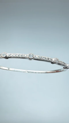 ESCLAVA CUBICS REDONDOS Y PAVÉ en internet