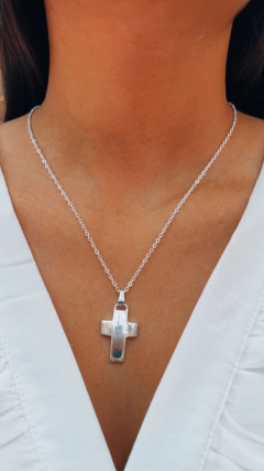 CADENA CON CRUZ