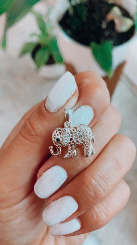 Dije elefante calado