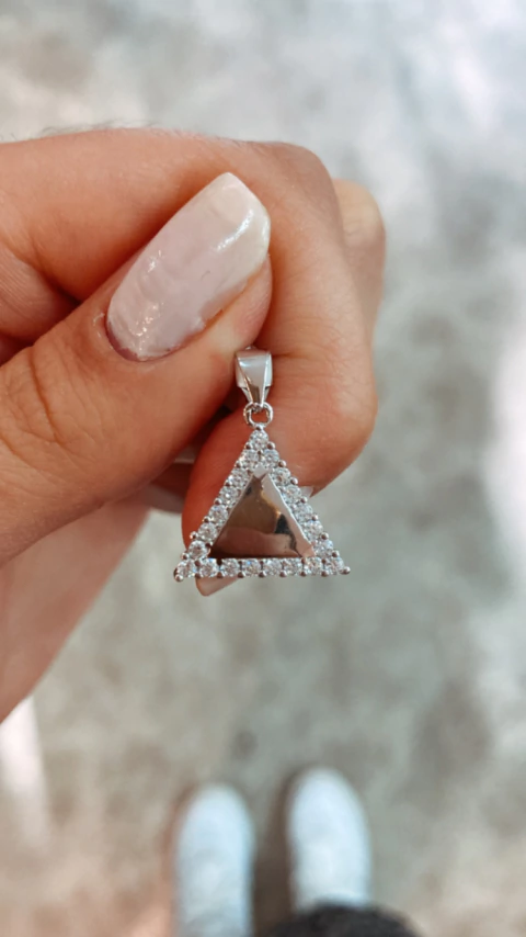 DIJE TRIANGULO MICROPAVÉ - comprar online