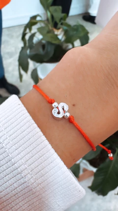 Imagen de PULSERA INICIAL PLATA E HILO