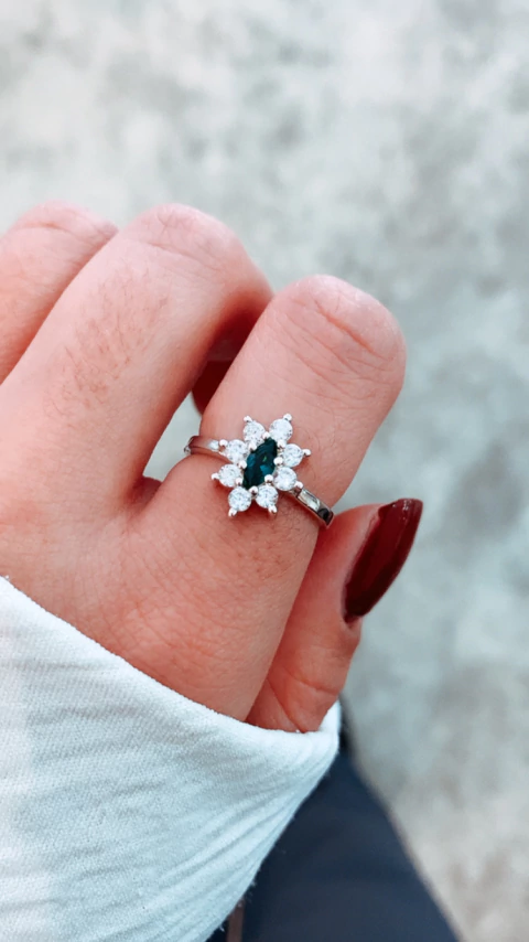 Anillo flor verde 8 petalos - comprar online