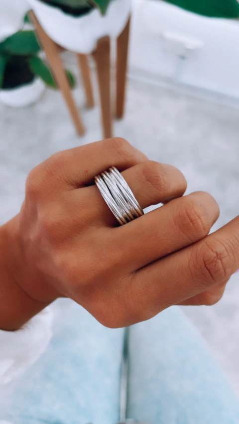 HILOS DE VIDA ENTRELAZADOS