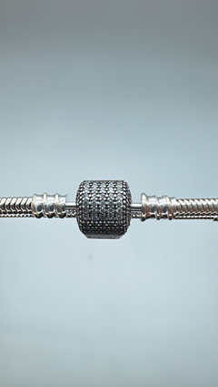 PULSERA CON CIERRE CILINDRICO Y PAVÉ en internet