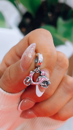 CHARM MOTO ROSA - comprar online