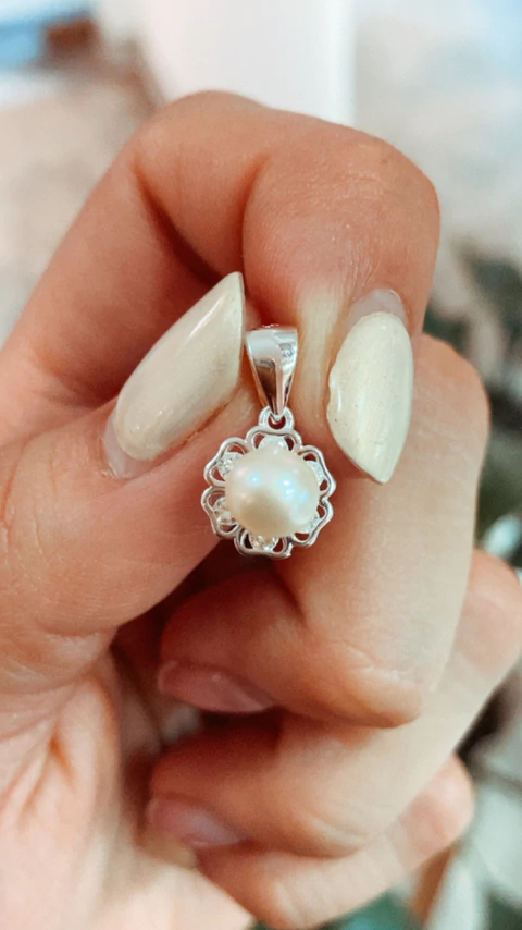 DIJE FLOR CON PERLA - comprar online