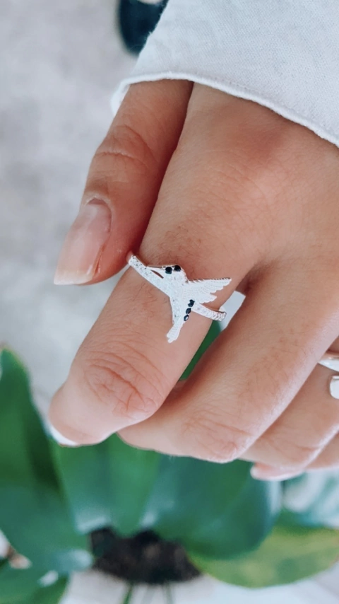 Anillo colibrí ojo negro