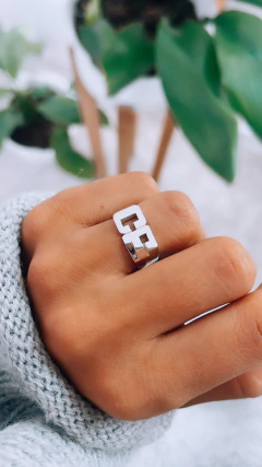 ANILLO INICIALES PLATA en internet