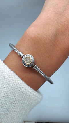 PULSERA CON CIERRE MICROPAVÉ Y ORO