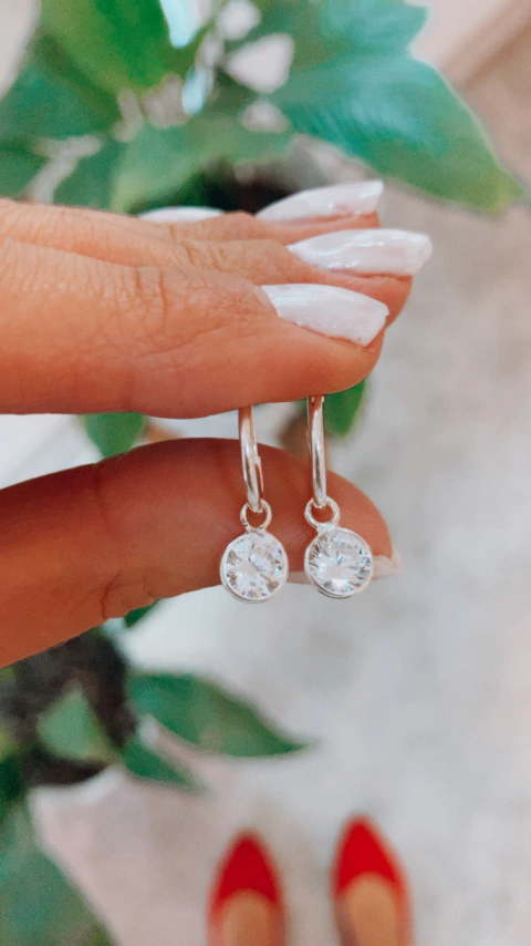 Argollitas con dije circular cubic