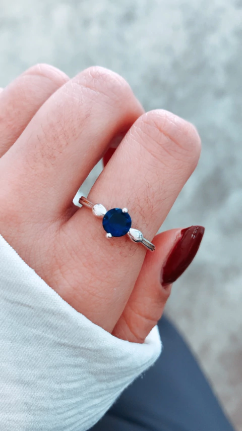 Anillo solitario azul y gotas lisas - comprar online