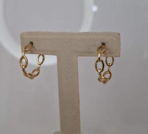 BRINCO MEIA ARGOLA ELOS OVAIS VAZADO