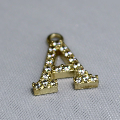 PINGENTE LETRA CRAVEJADA 9MM