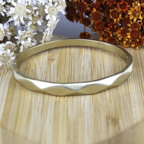 BRACELETE FRENTE EM TRIANGULO