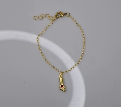 PULSEIRA INF COM PINGENTE FIGA PEDRA VERMELHA 13CM+EXT