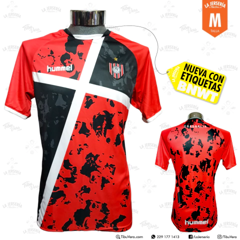 Jersey pre-match Chacarita Jrs 2023 rojo Hummel