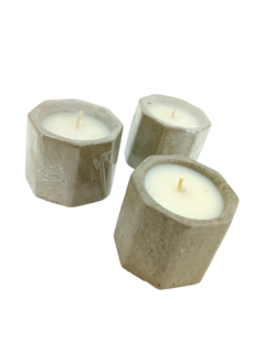 VELA AROMÁTICA CON CITRONELA