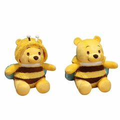 DISNEY - PELÚCIA URSINHO POOH 25CM - ABELHA - Mamu Kids Store