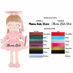 GLOVELEYA - BONECA 40CM SPRING FORMATURA - COM NOME - Mamu Kids Store
