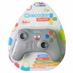PAIS E FILHOS - MORDEDOR JOYSTICK COM CHEIRINHO DE TUTTI FRUTTI - Mamu Kids Store